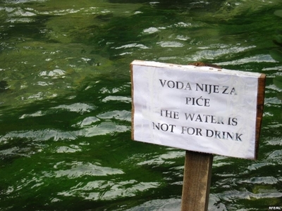 Vrelo Bosne - voda nije za piće Vrelo Bosne - voda nije za piće