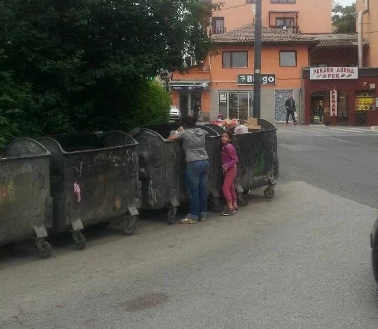 Sarajevo: mother looking for food